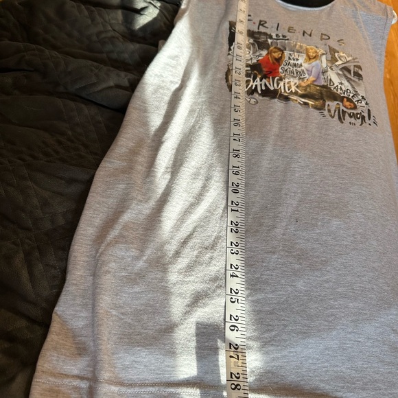 Friends Tanktoo Size Medium - Picture 4 of 11